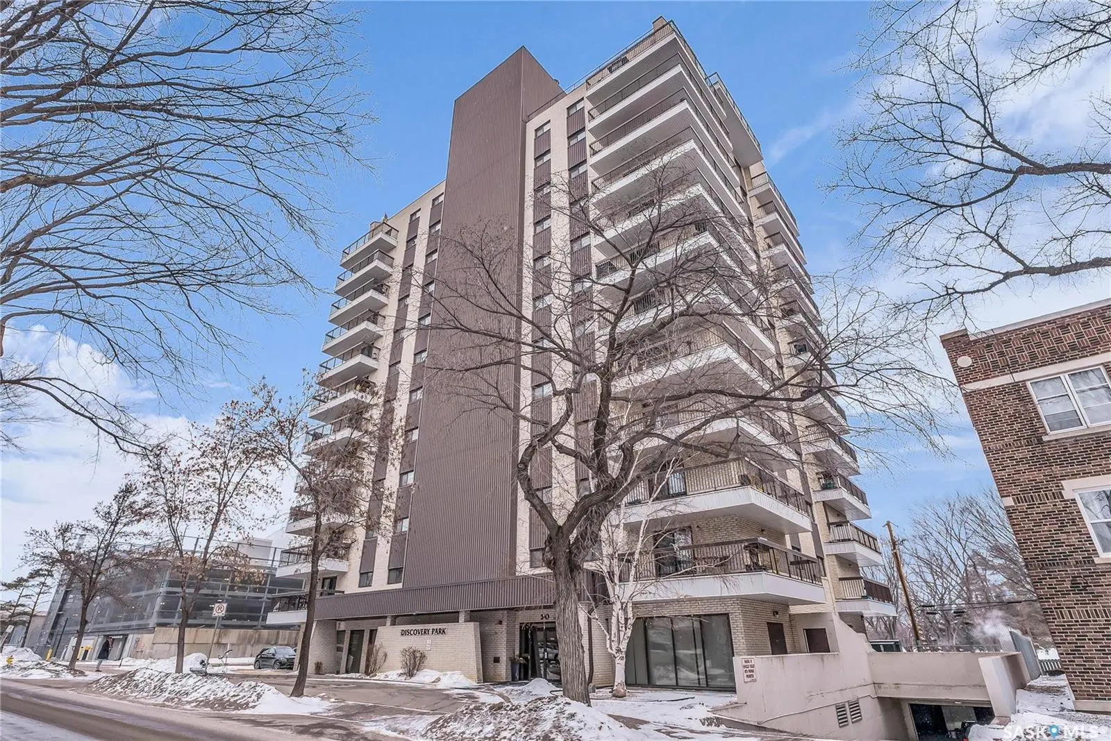 Spacious City Park condo with modern updates, park views, and top-tier amenities. Move-in ready at $298K!